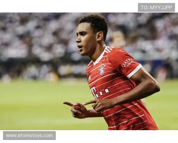 德国新星穆西亚拉状态回暖，持续吸引足坛关注与热议