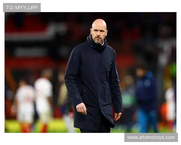 曼联危机再升级!滕哈赫阵容争论引爆球迷怒火,战术体系为何失灵? 曼联危机再升级!滕哈赫阵容争论引爆球迷怒火,战术体系为何失灵?